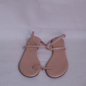 TKees Size 8 Light Tan Sandals